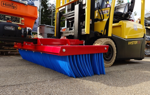 Preview: HILLTIP SweepAway HSM Kehrbesen für Gabelstapler